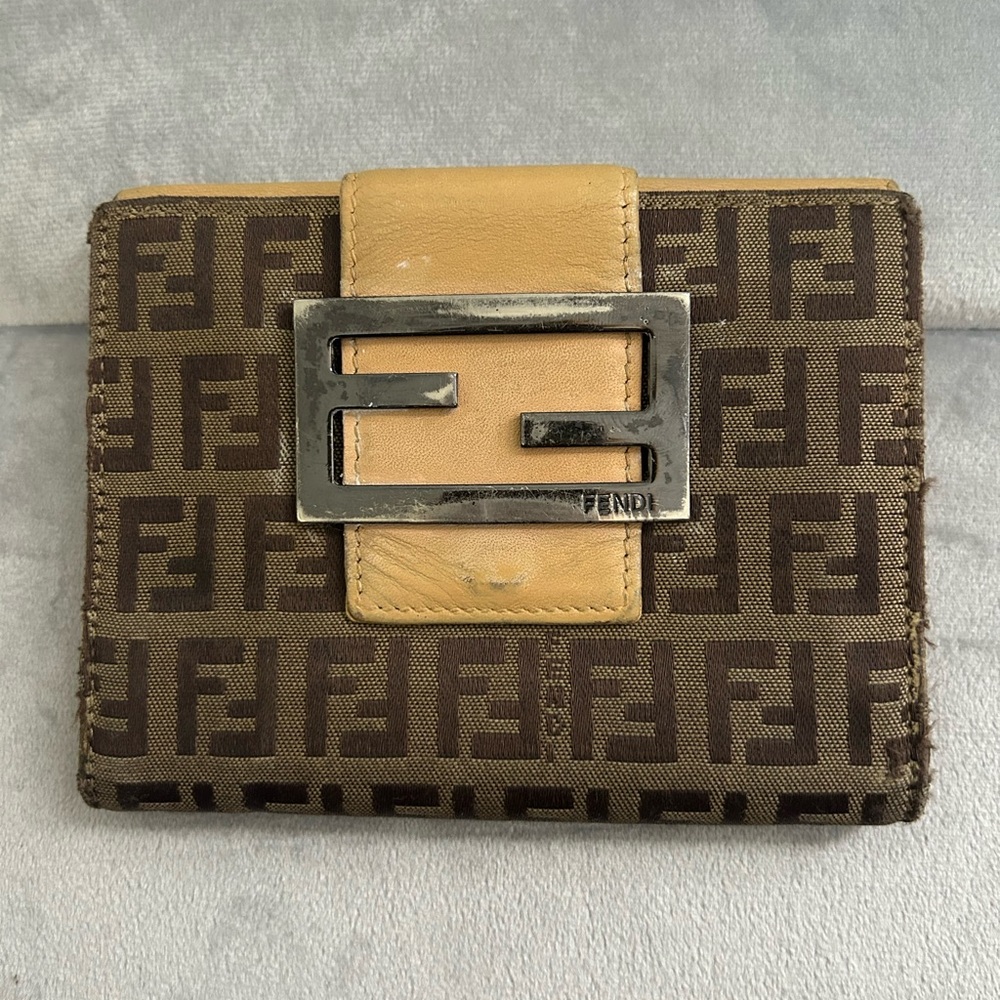 Fendi Zucca Bifold Wallet / Pre-loved 🫶🏻